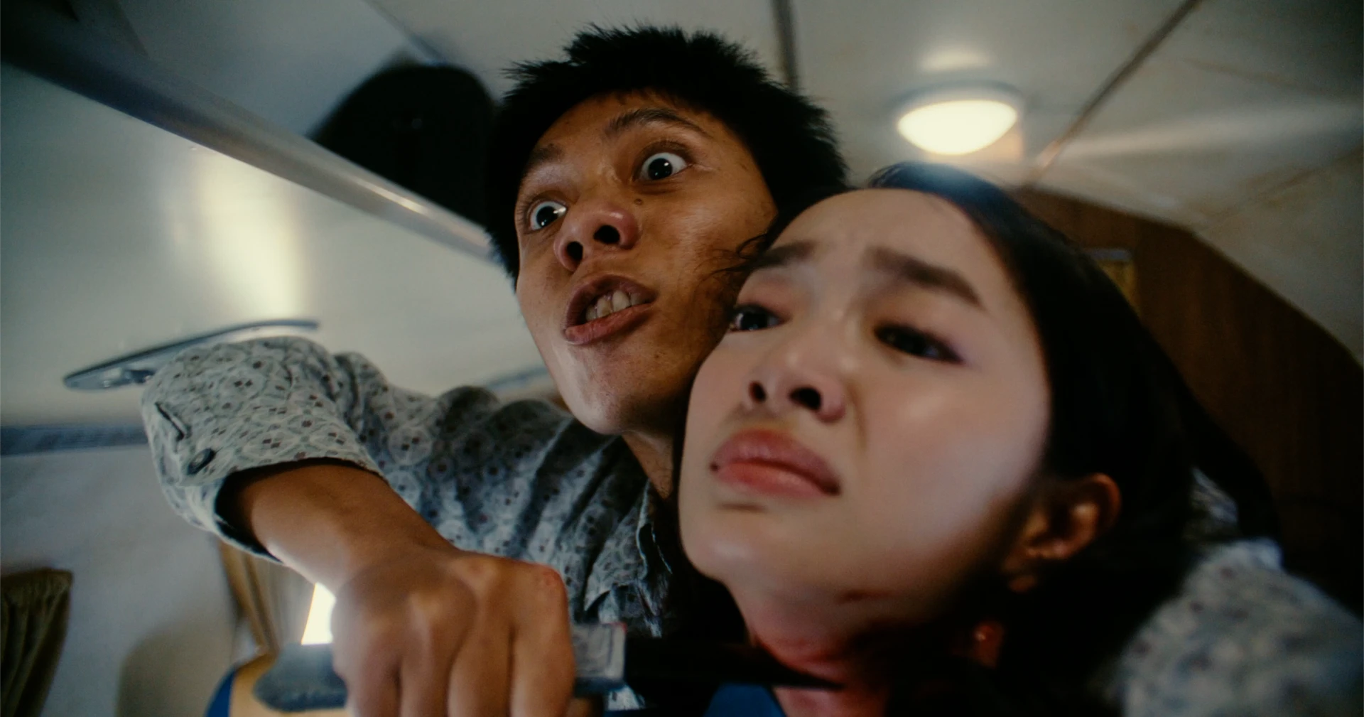 Tử Chiến Trên Không tung trailer cực căng: Thái Hòa tàn bạo chưa từng thấy, đẫm máu đến từng khung hình - Hình 1