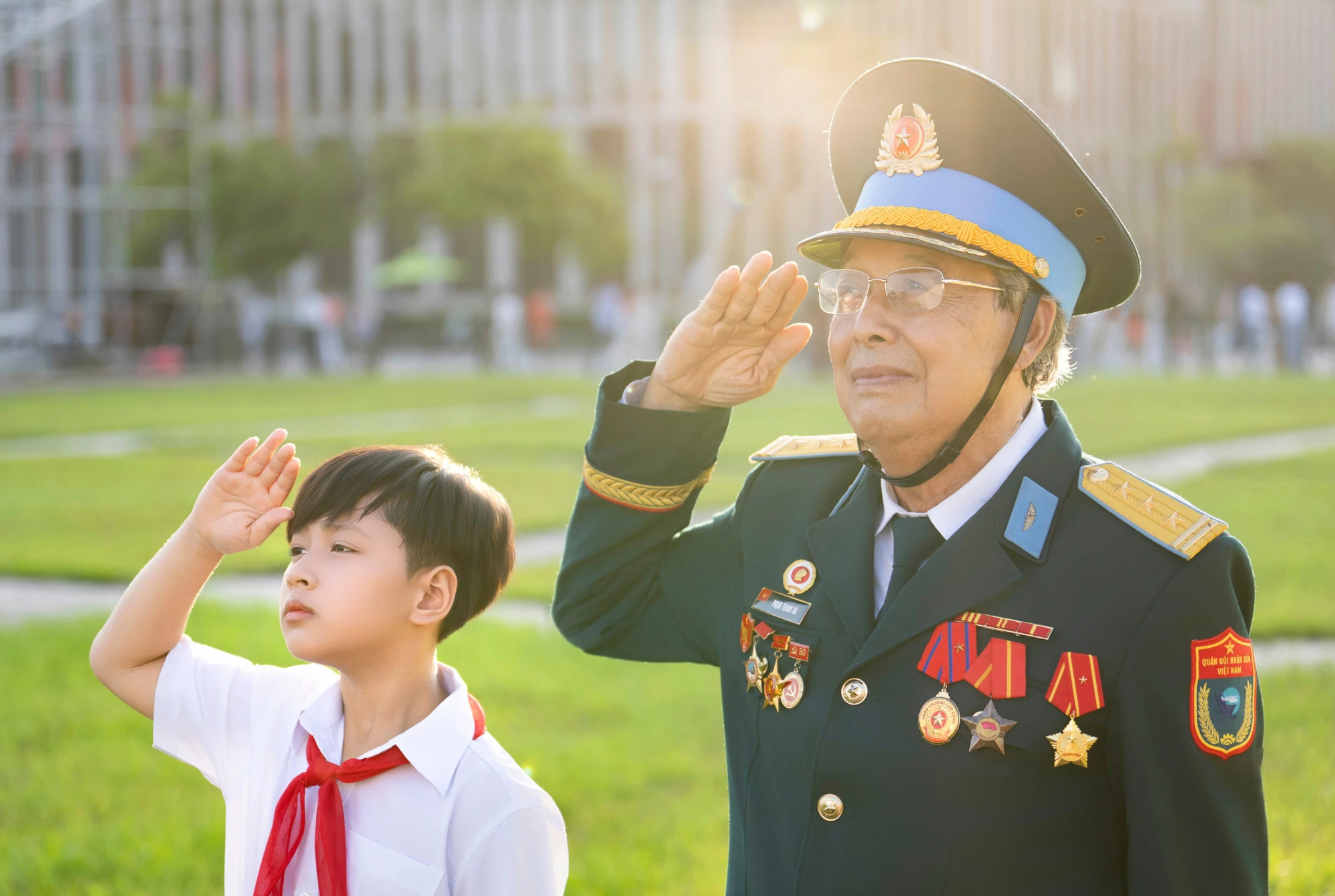 Tùng Dương: Khán giả nói ngày trước thấy tôi là tắt TV - Hình 4