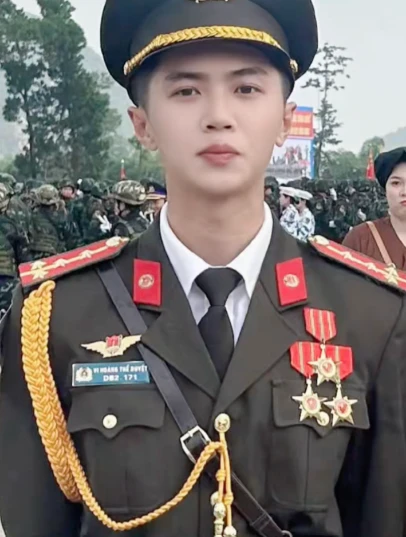 Chiến sĩ 2005 nói 1 câu chấn động, fan nữ quên Lê Hoàng Hiệp, muốn đổi chồng? - Hình 2
