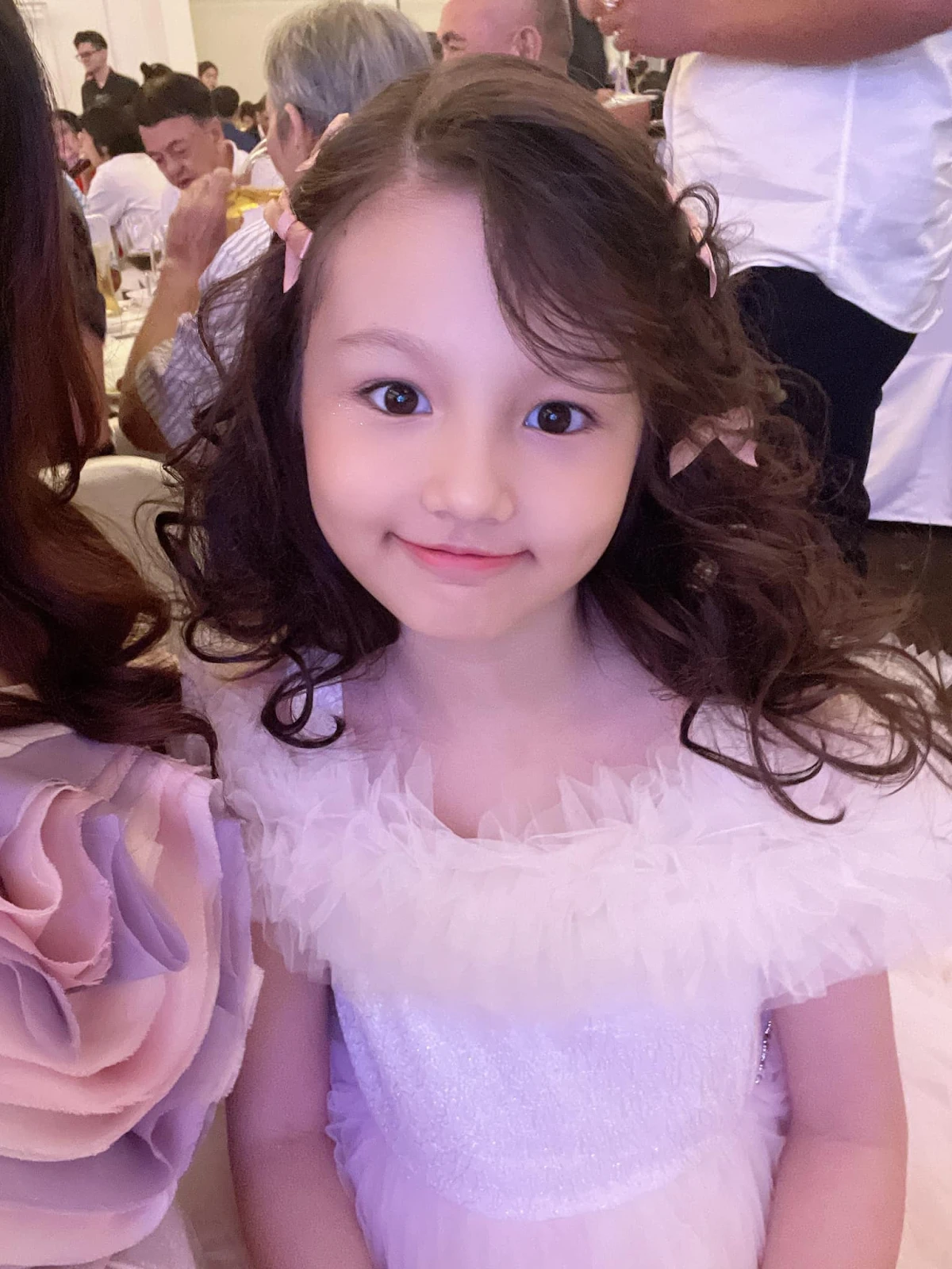 Con gái 9 tuổi của Phương Vy gây sốt, xinh như Miranda Kerr, đối thủ của Lọ Lem - Hình 5