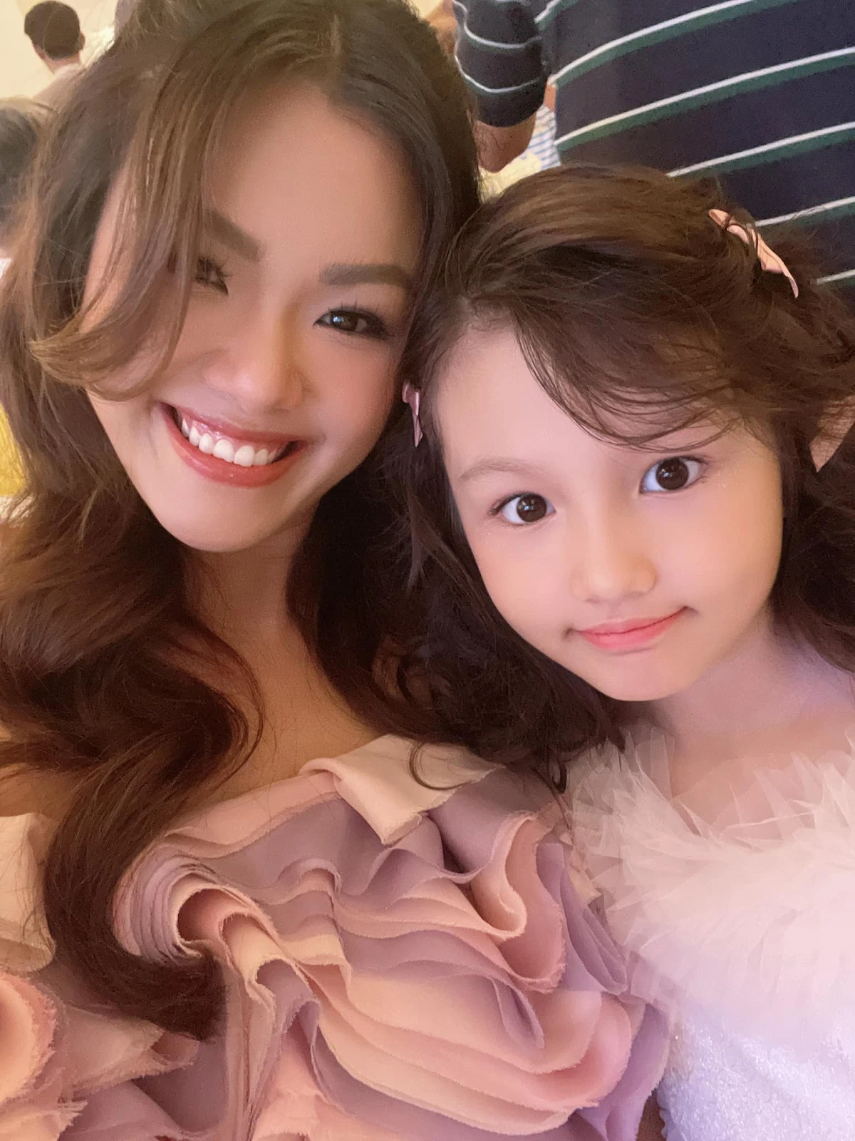 Con gái 9 tuổi của Phương Vy gây sốt, xinh như Miranda Kerr, đối thủ của Lọ Lem - Hình 6