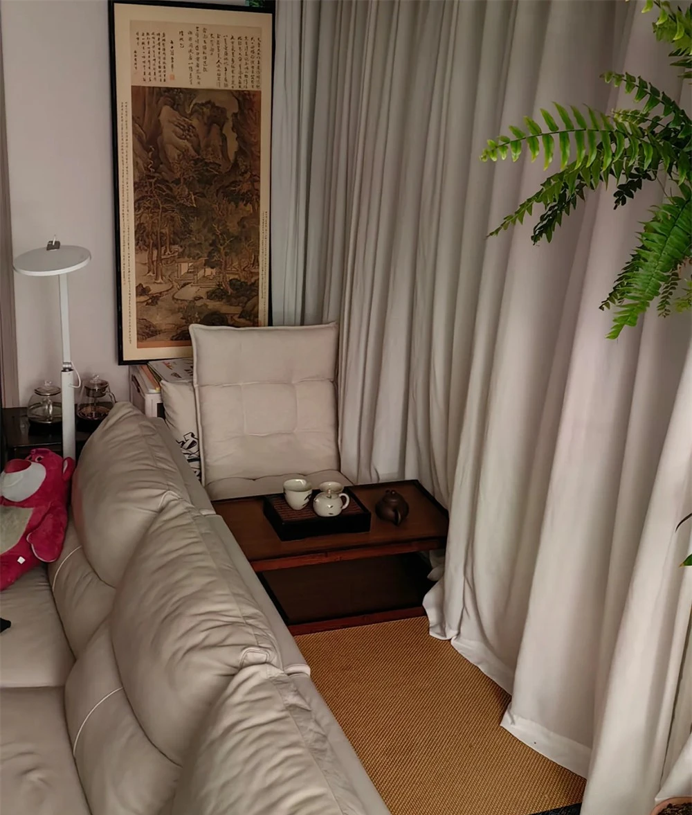 Gia đình 4 người bỏ sofa giữa nhà, kê 3 chiếc bàn học trong phòng khách: Cách bố trí gây bất ngờ nhưng ai cũng muốn học theo - Hình 7
