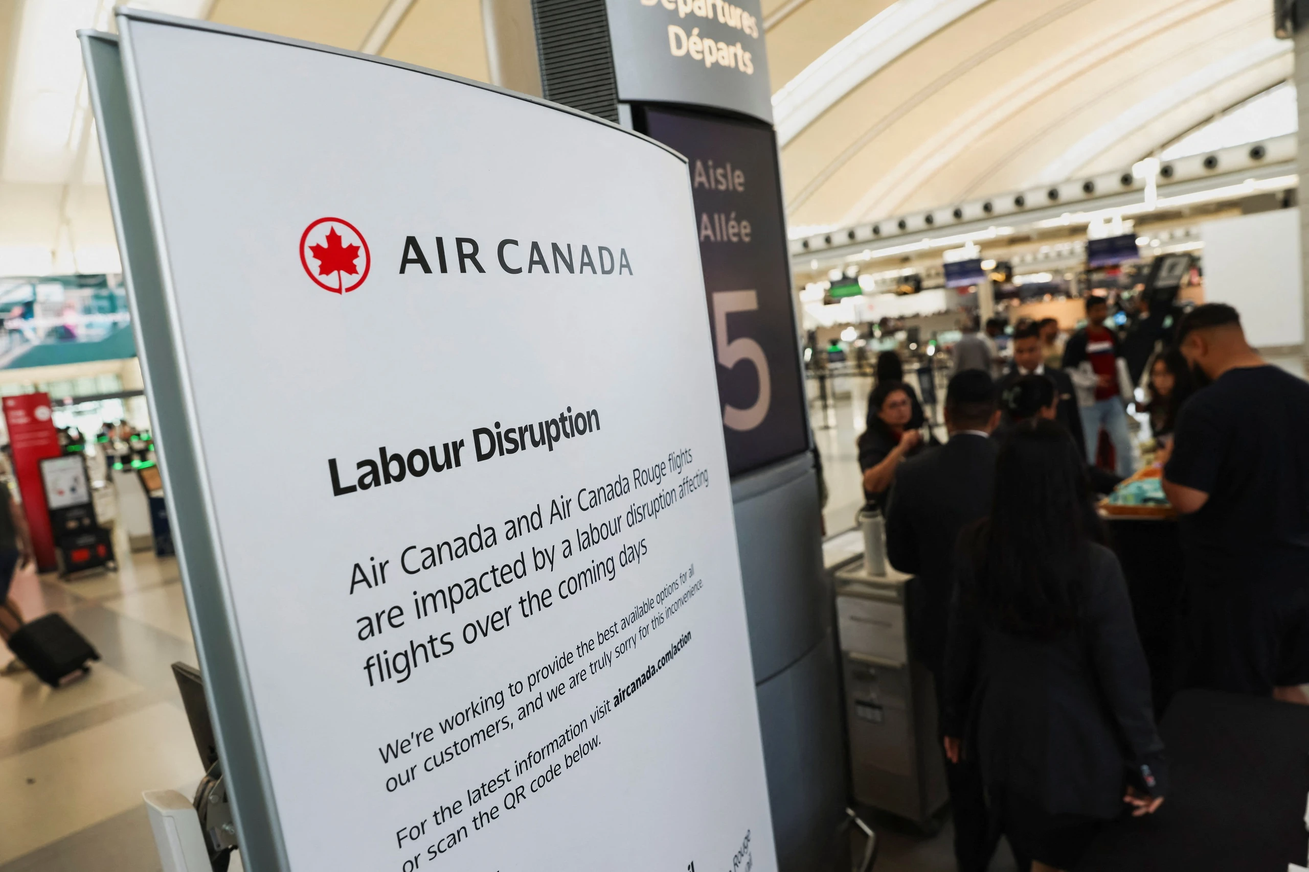 Hãng hàng không lớn nhất Canada dừng mọi hoạt động vì 10.000 nhân viên đình công - Hình 3