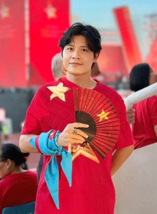 NS Nguyễn Văn Chung: Cha đẻ hit triệu view, sự nghiệp góc khuất ít người biết! - Hình 7