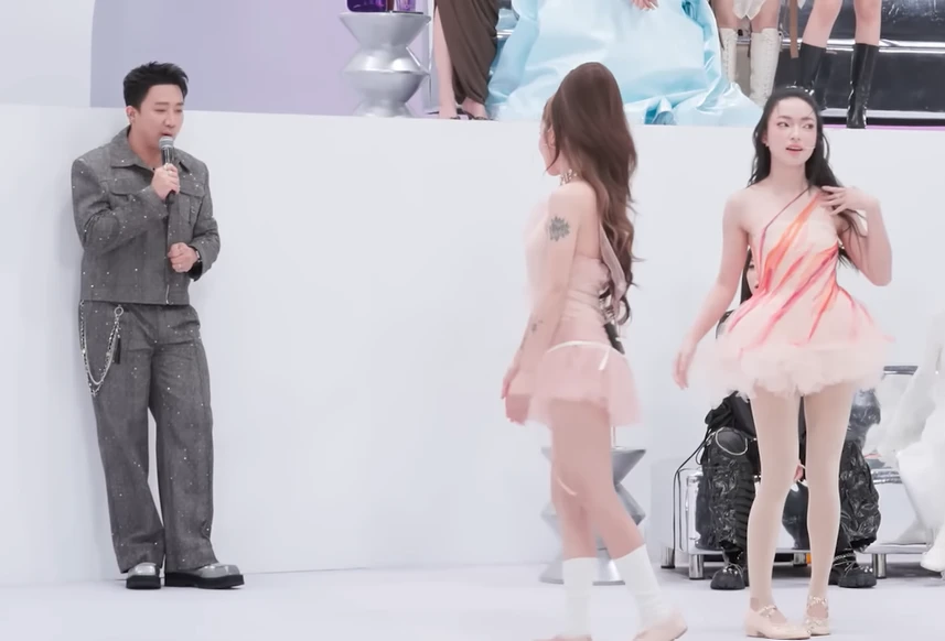 Phương Ly đụng hàng Châu Bùi, Trấn Thành dí 1 câu, 2 Em Xinh liền thái độ lạ - Hình 4