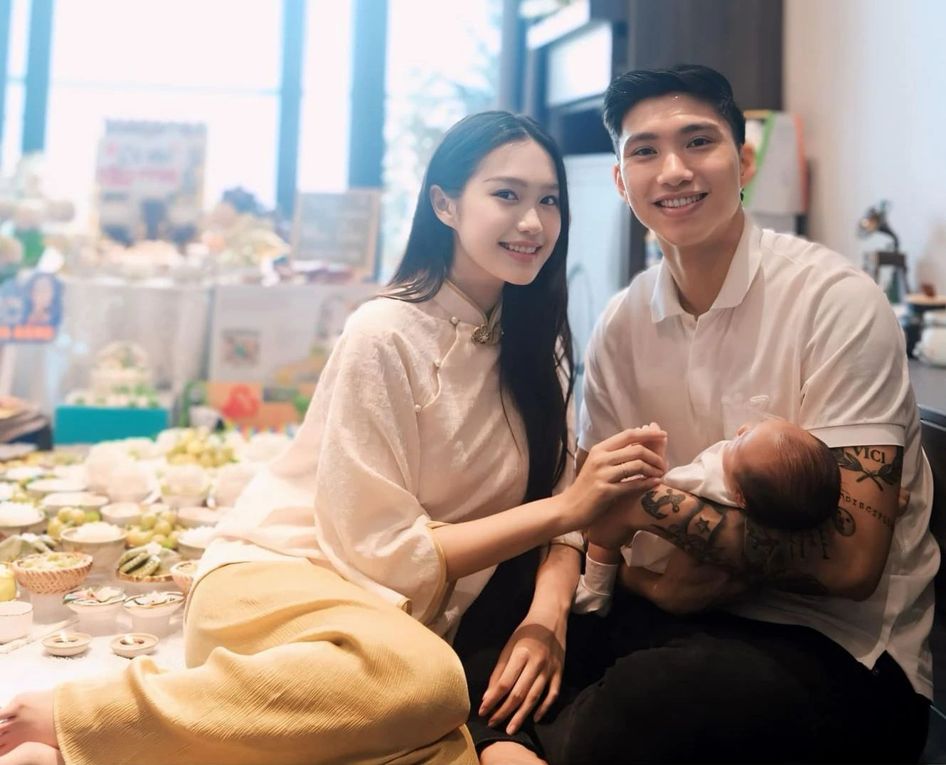 Vợ chồng Đoàn Văn Hậu khoe tổ ấm triệu đô sang xịn, ảnh gia đình viên mãn - Hình 8