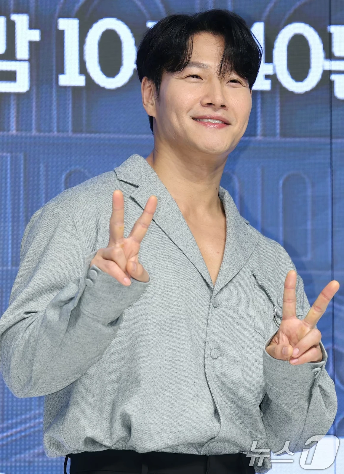 Kim Jong Kook sắp cưới vợ, hé lộ danh tính bà xã, netizen gọi tên Song Ji Hyo? - Hình 1