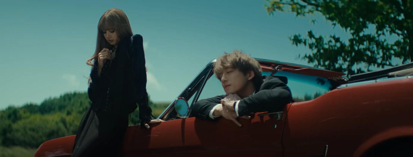 Lisa tố lừa khán giả, MV Dream kể chuyện tình cũ, hẹn hò tỷ phú là vỏ bọc? - Hình 9