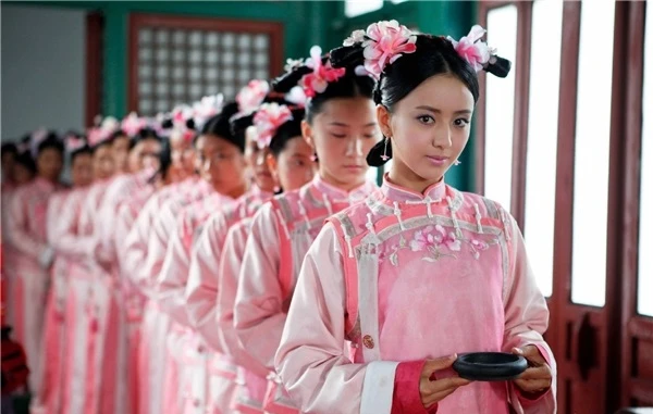 Vì sao phi tần được hoàng đế thị tẩm quấn chăn kín mít, thái giám bế vào phòng - Hình 9