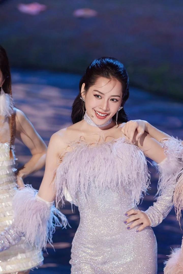 Chi Pu khiến Độ Mixi tái xanh mặt, với loạt hành động lạ, CĐM sợ toát mồ hôi - Hình 7