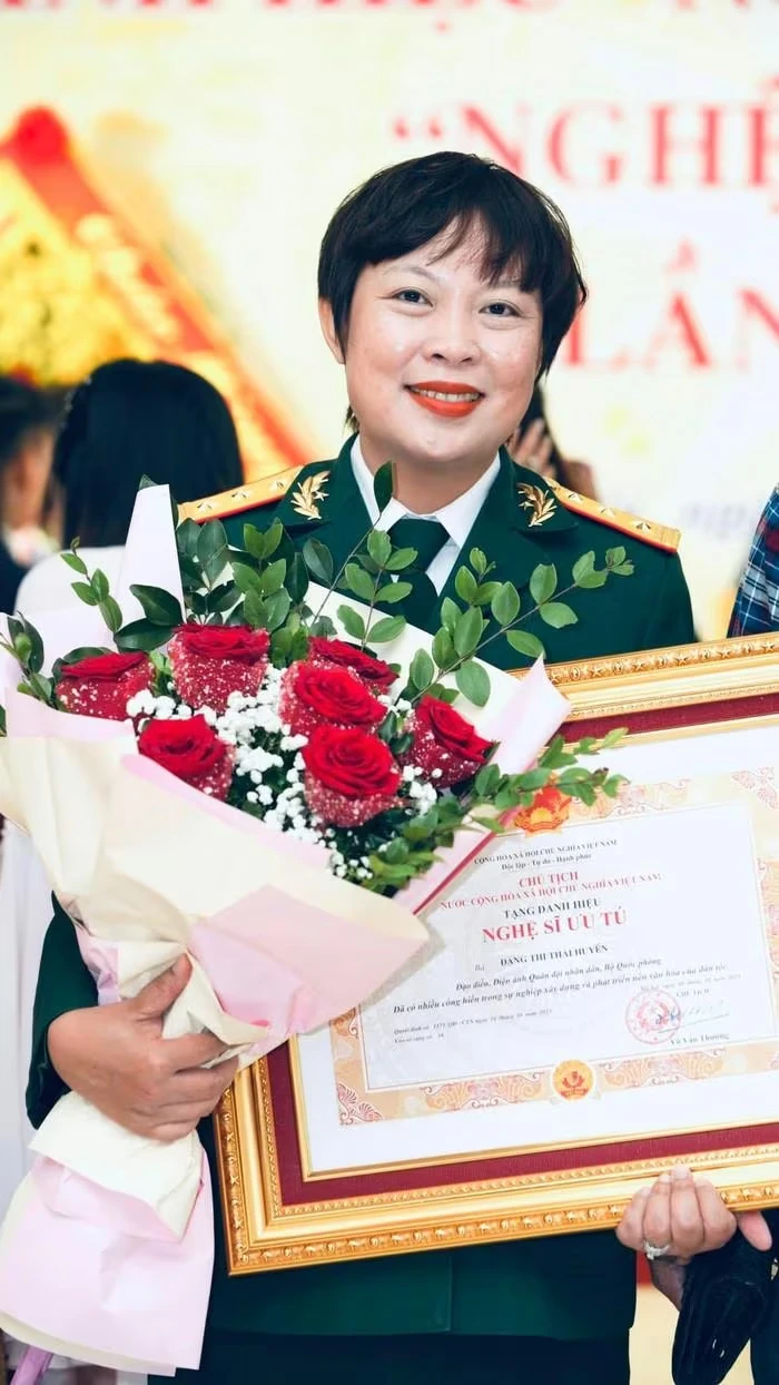 Mưa đỏ hé lộ ca khúc nhạc phim, đạo diễn nói 1 câu về Nguyễn Văn Chung, fan sốc! - Hình 3