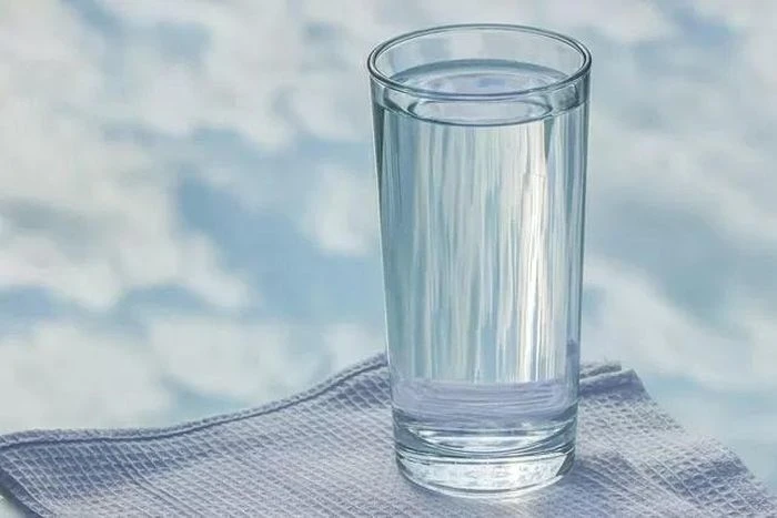 Tác dụng của nước kiềm và những ảnh hưởng xấu đến sức khỏe nếu uống quá nhiều - Hình 1