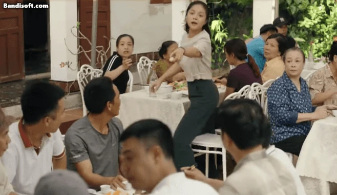 Lạ đời nữ diễn viên Việt ăn miếng thịt gà cũng được tung hô tới nóc, diễn hay hơn cả đời cộng lại - Hình 2
