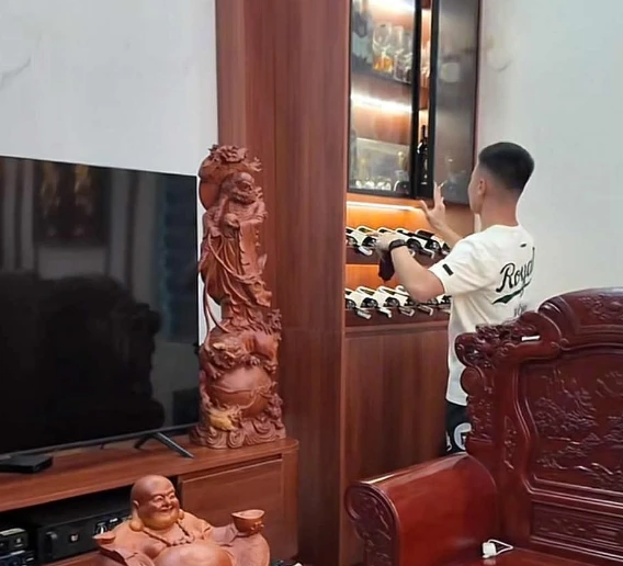 Quang Hải về nhà vợ liền làm 1 hành động lạ, thái độ Chu Thanh Huyền mới bất ngờ - Hình 2