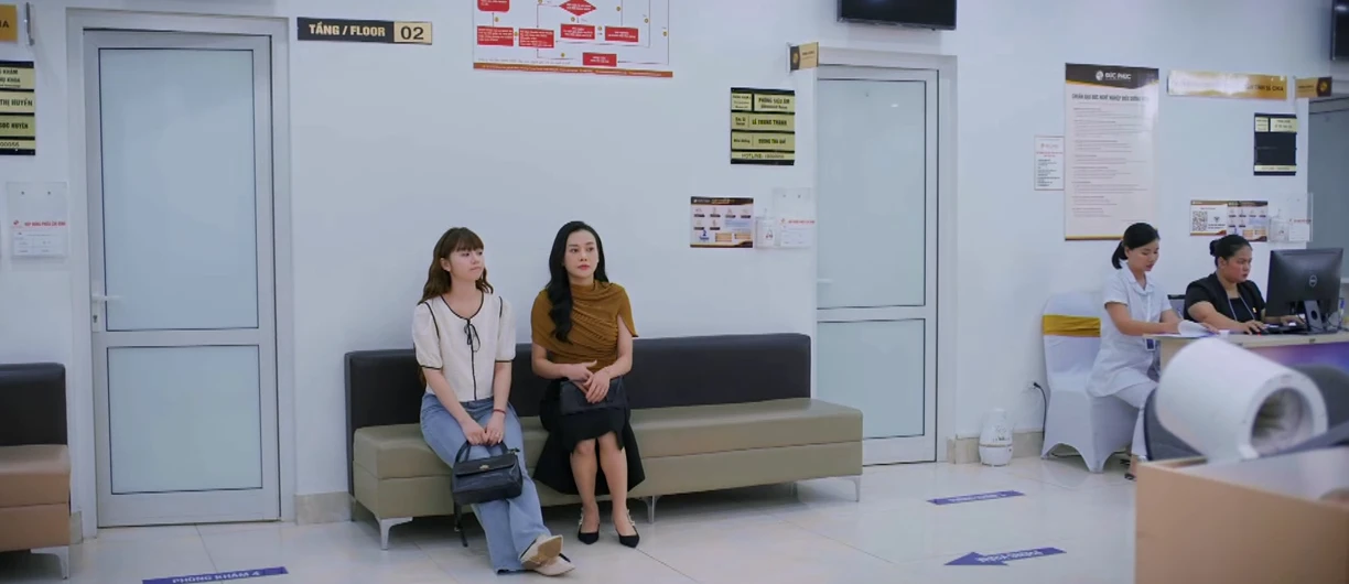 Gió ngang khoảng trời xanh - Tập 6: Đúng lúc bất hòa với chồng vì có bầu, Lam va phải phi công - Hình 7