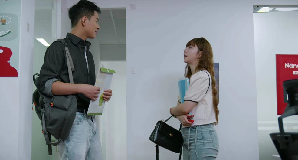 Gió ngang khoảng trời xanh - Tập 6: Đúng lúc bất hòa với chồng vì có bầu, Lam va phải phi công - Hình 4