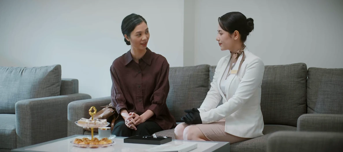 Gió ngang khoảng trời xanh - Tập 6: Đúng lúc bất hòa với chồng vì có bầu, Lam va phải phi công - Hình 13