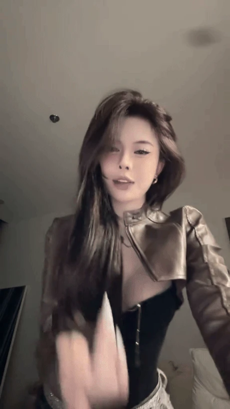 Trend lúc đóng lúc mở đốt cháy TikTok lúc này: Clip của gái xinh đứng top 1 được xem đến 17,6 triệu lần! - Hình 1