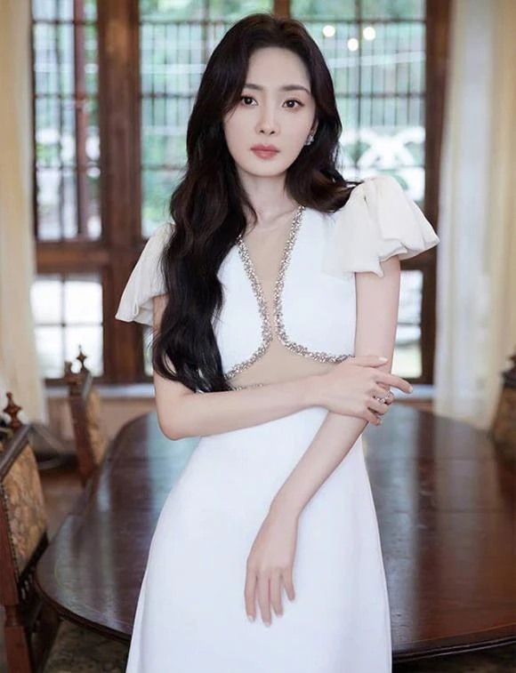 Dương Mịch từng bị mắng chửi, lội ngược dòng xây đế chế 18.000 tỷ, lộ bí mật sốc - Hình 4