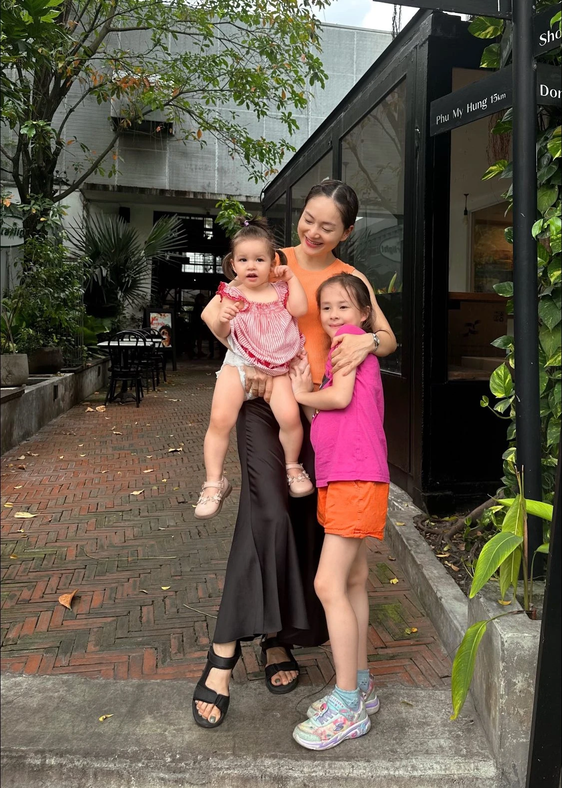 Lan Phương hồi xuân sau ly hôn, khoe có bạn mới khiến chồng Tây quay xe - Hình 7