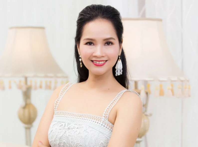 Nữ diễn viên chụp ảnh cùng Cục trưởng Xuân Bắc ở Tổng hợp luyện A80 là ai mà viral khắp MXH? - Hình 5