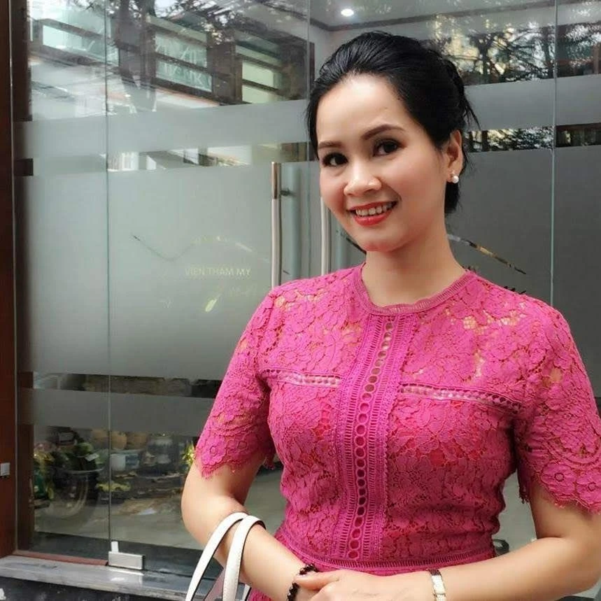 Nữ diễn viên chụp ảnh cùng Cục trưởng Xuân Bắc ở Tổng hợp luyện A80 là ai mà viral khắp MXH? - Hình 4