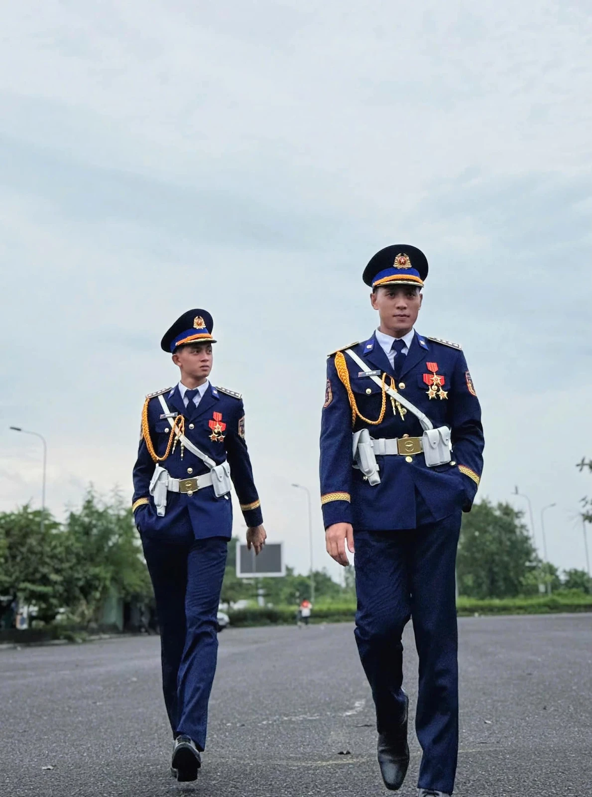 Trung úy Ngô Lâm Phương khoe bạn trai, fan sốc người yêu Tổ Quốc phát cỡ này à? - Hình 7
