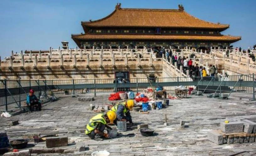Tử Cấm Thành trải qua động đất, để lộ bí mật dưới lớp nền, viên gạch có kí tự lạ - Hình 4