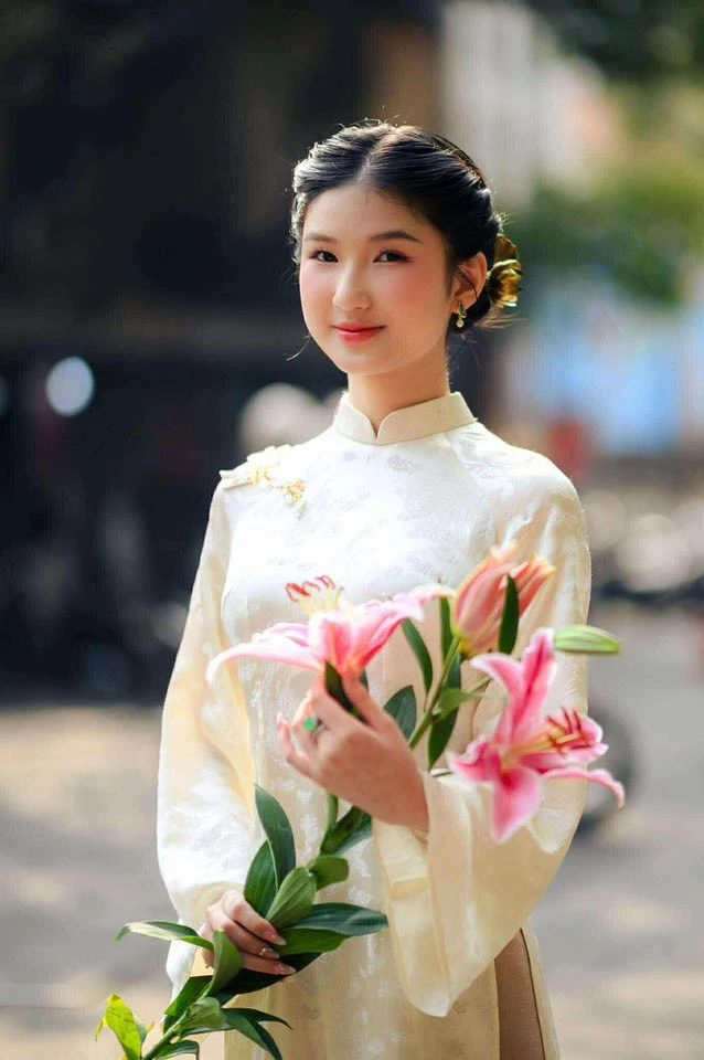 Bố Nàng Mơ có biểu hiện lạ, netizen lo sợ cho an nguy con gái - Hình 3