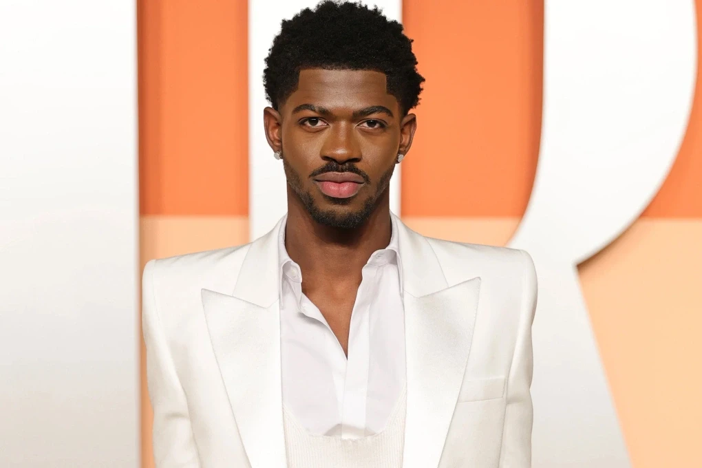 Lil Nas X chủ hit Old Town Road, lộ hết body, tung tăng 4 giờ sáng trên đại lộ - Hình 5