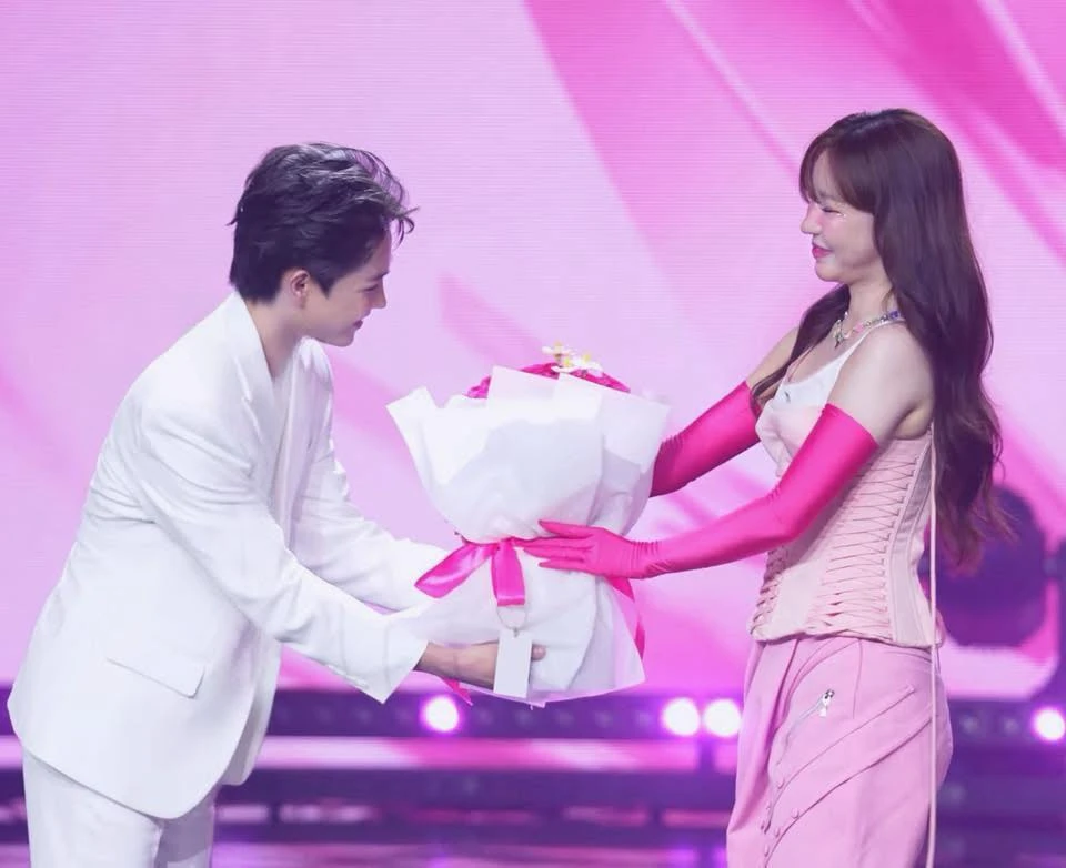 Bích Phương, Tăng Duy Tân được Em Xinh đẩy thuyền, tổ chức đám cưới giữa CK? - Hình 4