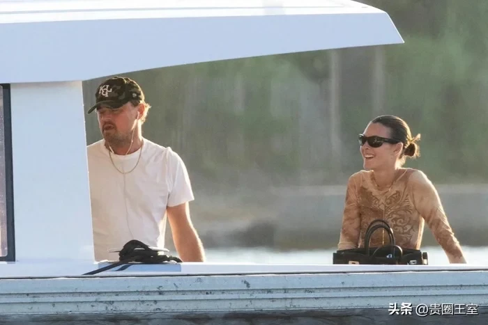 Siêu sao Titanic Leonardo DiCaprio lộ nhan sắc tàn tạ, biểu cảm sốc tình trẻ - Hình 2