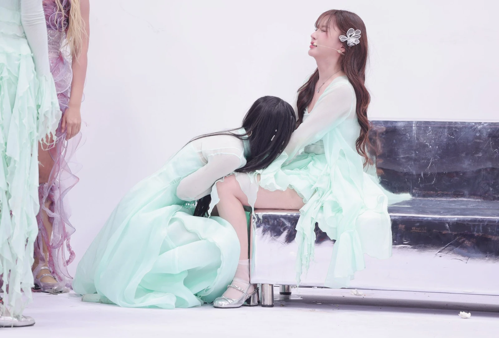 Anh họ Tăng Duy Tân thái độ không hài lòng với màn trao giải của Bích Phương? - Hình 8