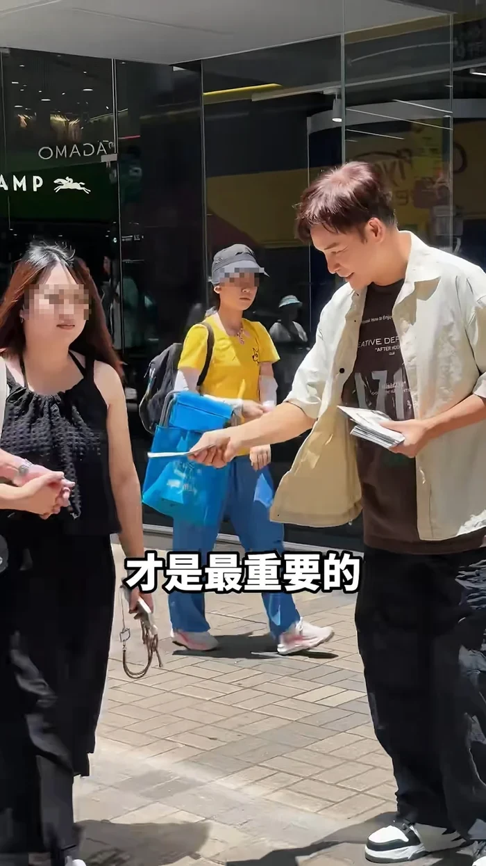 Quách Tấn An ly hôn sau 18 năm, từ ông hoàng TVB nay lang thang phát tờ rơi? - Hình 6