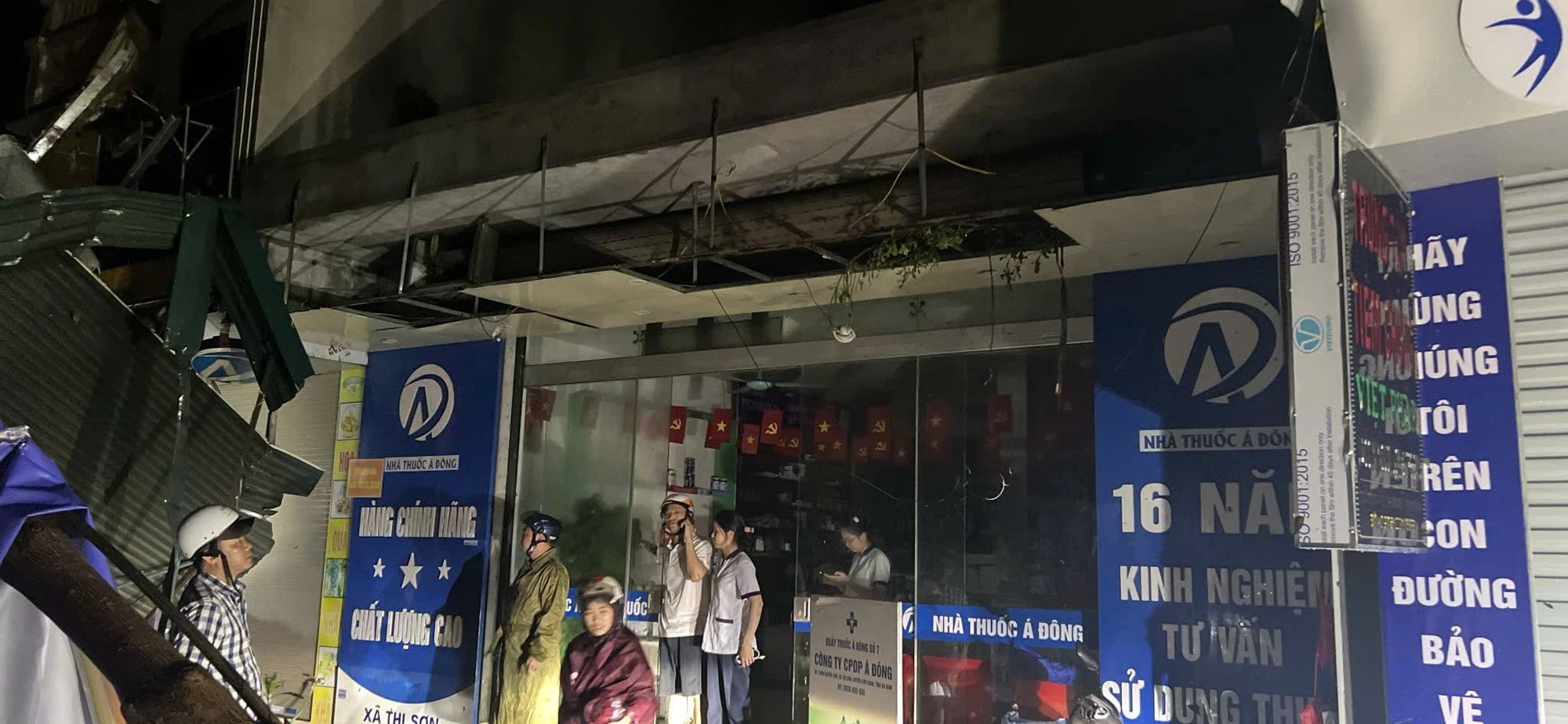 Lốc xoáy kinh hoàng ở Ninh Bình: Chỉ trong 2 phút hàng trăm nhà dân bị hư hại, cả con phố tan hoang - Hình 7