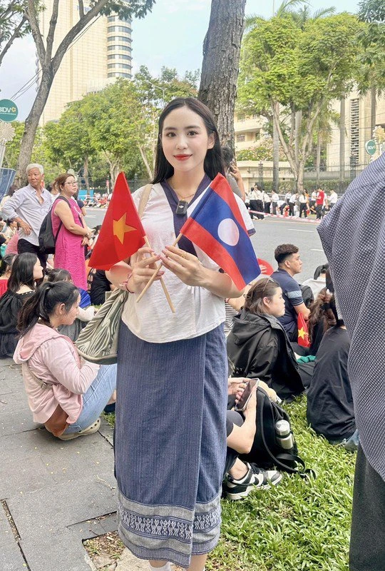 Maysa: Hot girl Lào từ chối du học Mỹ, chọn Việt Nam, nổi bật buổi diễu binh - Hình 8