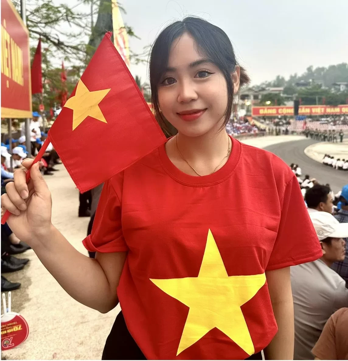 Maysa: Hot girl Lào từ chối du học Mỹ, chọn Việt Nam, nổi bật buổi diễu binh - Hình 7
