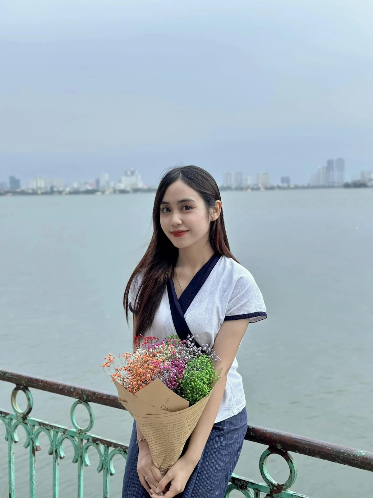 Maysa: Hot girl Lào từ chối du học Mỹ, chọn Việt Nam, nổi bật buổi diễu binh - Hình 2