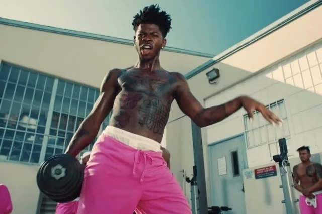 Rapper Lil Nas X bị xét xử, phủ nhận 4 trọng tội, tòa án tiết lộ sốc về vụ án! - Hình 2