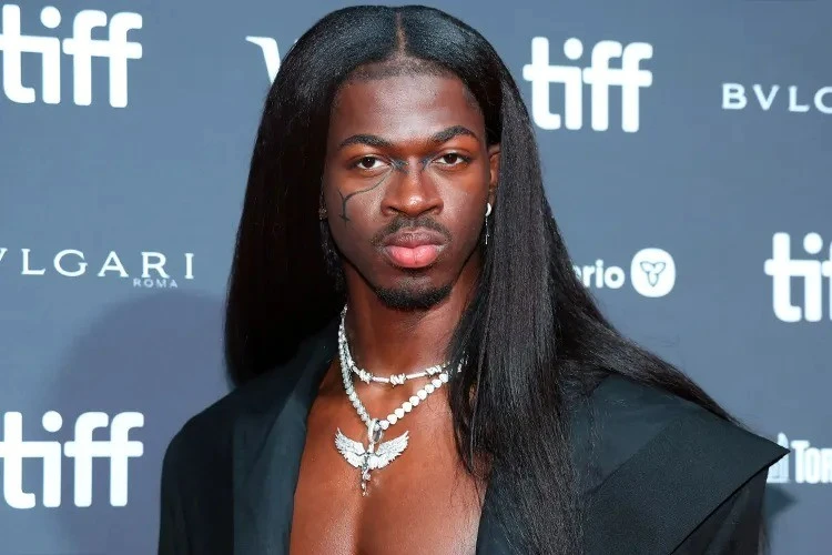 Rapper Lil Nas X bị xét xử, phủ nhận 4 trọng tội, tòa án tiết lộ sốc về vụ án! - Hình 5
