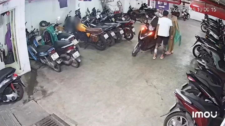 Cô gái trẻ hạ đo ván gã xăm trổ láo toét, lộ danh tính không vừa, nghe mà sợ! - Hình 1
