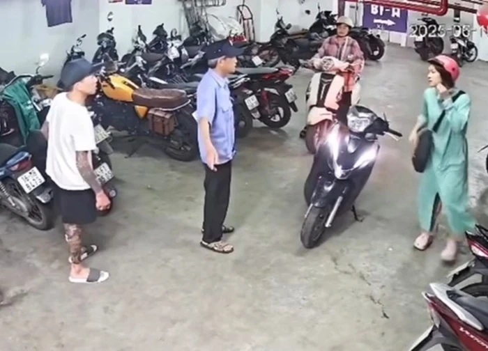 Cô gái trẻ hạ đo ván gã xăm trổ láo toét, lộ danh tính không vừa, nghe mà sợ! - Hình 2