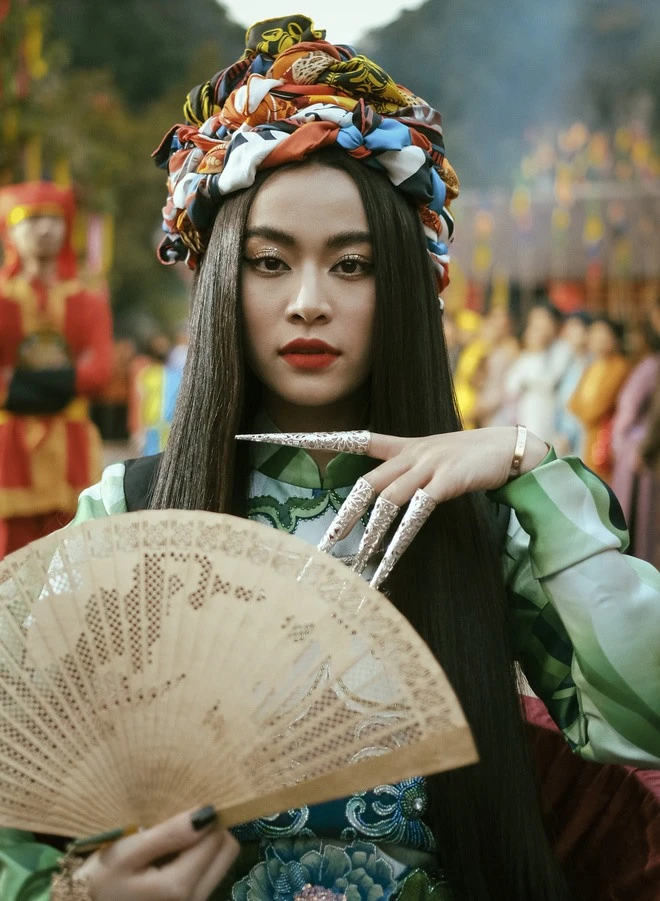 Hoàng Thùy Linh: Bất ngờ xuất hiện cùng Đen Vâu, nghi vấn lộ diện sau sinh đôi - Hình 4