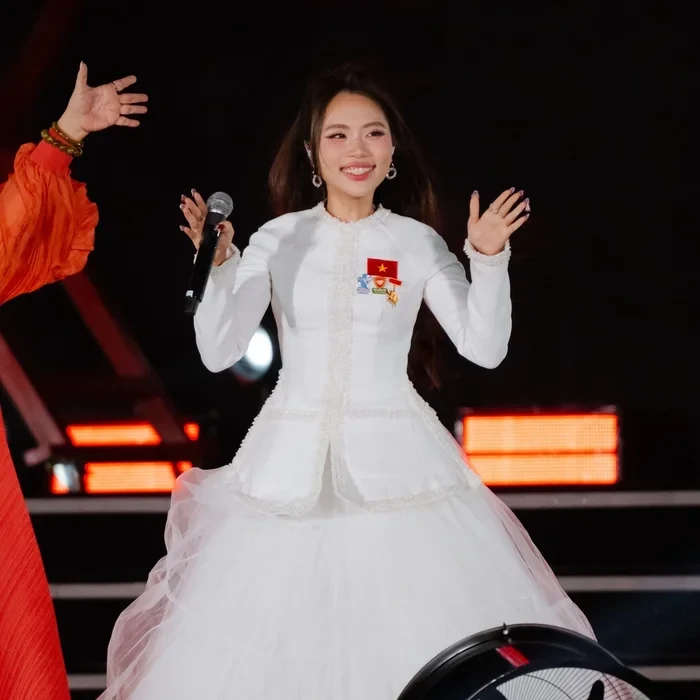 Phương Mỹ Chi ngưng diễn trước concert Em Xinh, fan chúc bình an, chuyện gì đây? - Hình 2