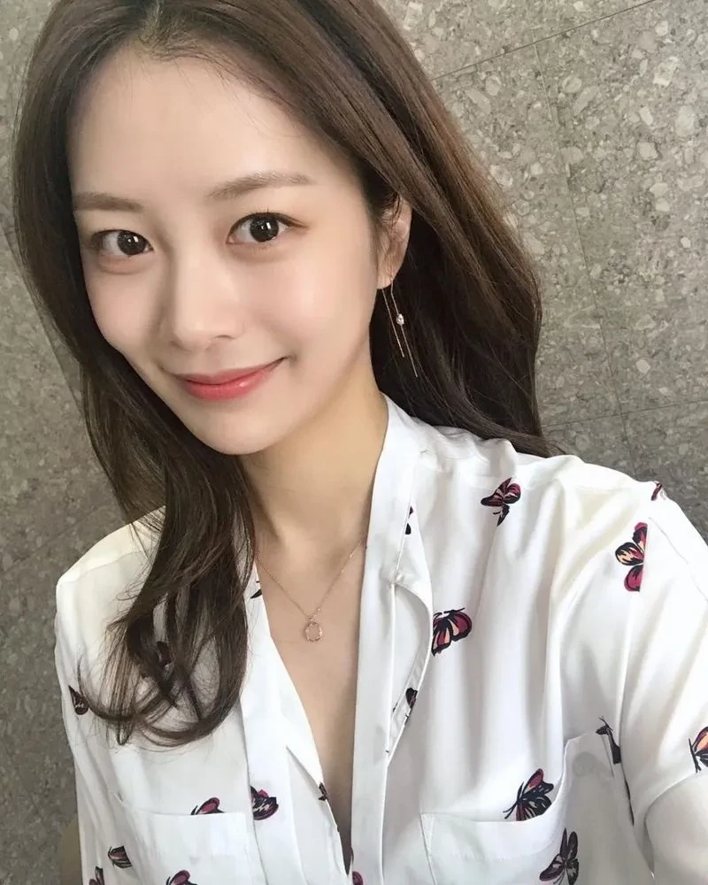 Bạn gái tin đồn Jimin tự hủy: Liệu SONG DA EUN bị ngành giải trí bỏ rơi? - Hình 6