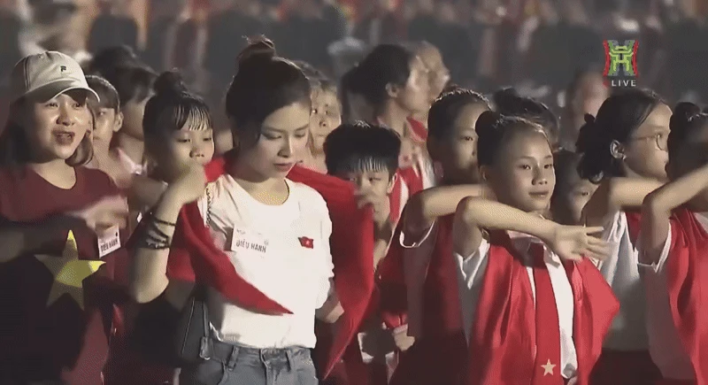 Dương Hoàng Yến nói về khoảnh khắc ngơ ngác khi lạc vào khối thiếu nhi - Hình 1