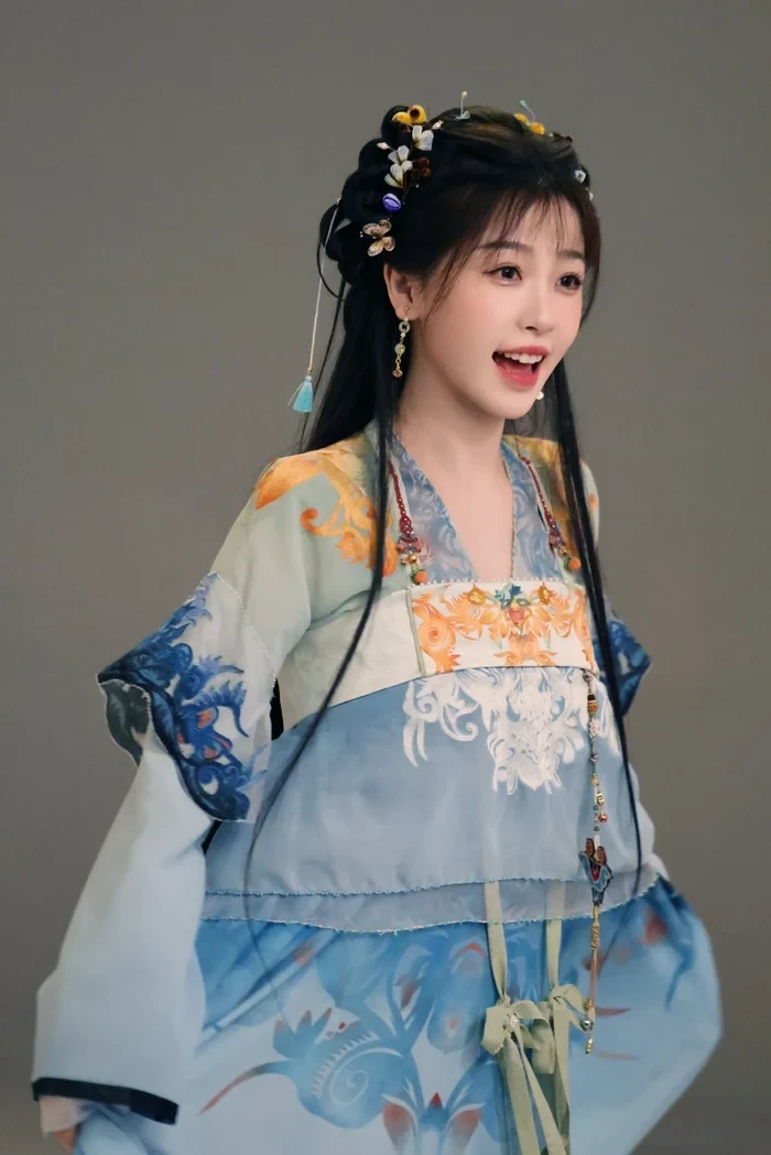 Ngu Thư Hân giả tẻn tẻn, lộ mặt ghê sợ với đồng nghiệp, trở mặt Vương Hạc Đệ - Hình 1