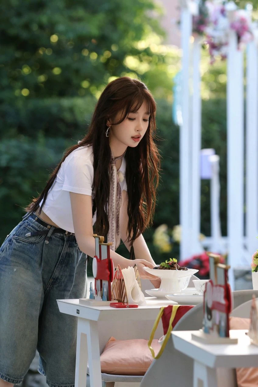 Ngu Thư Hân giả tẻn tẻn, lộ mặt ghê sợ với đồng nghiệp, trở mặt Vương Hạc Đệ - Hình 7