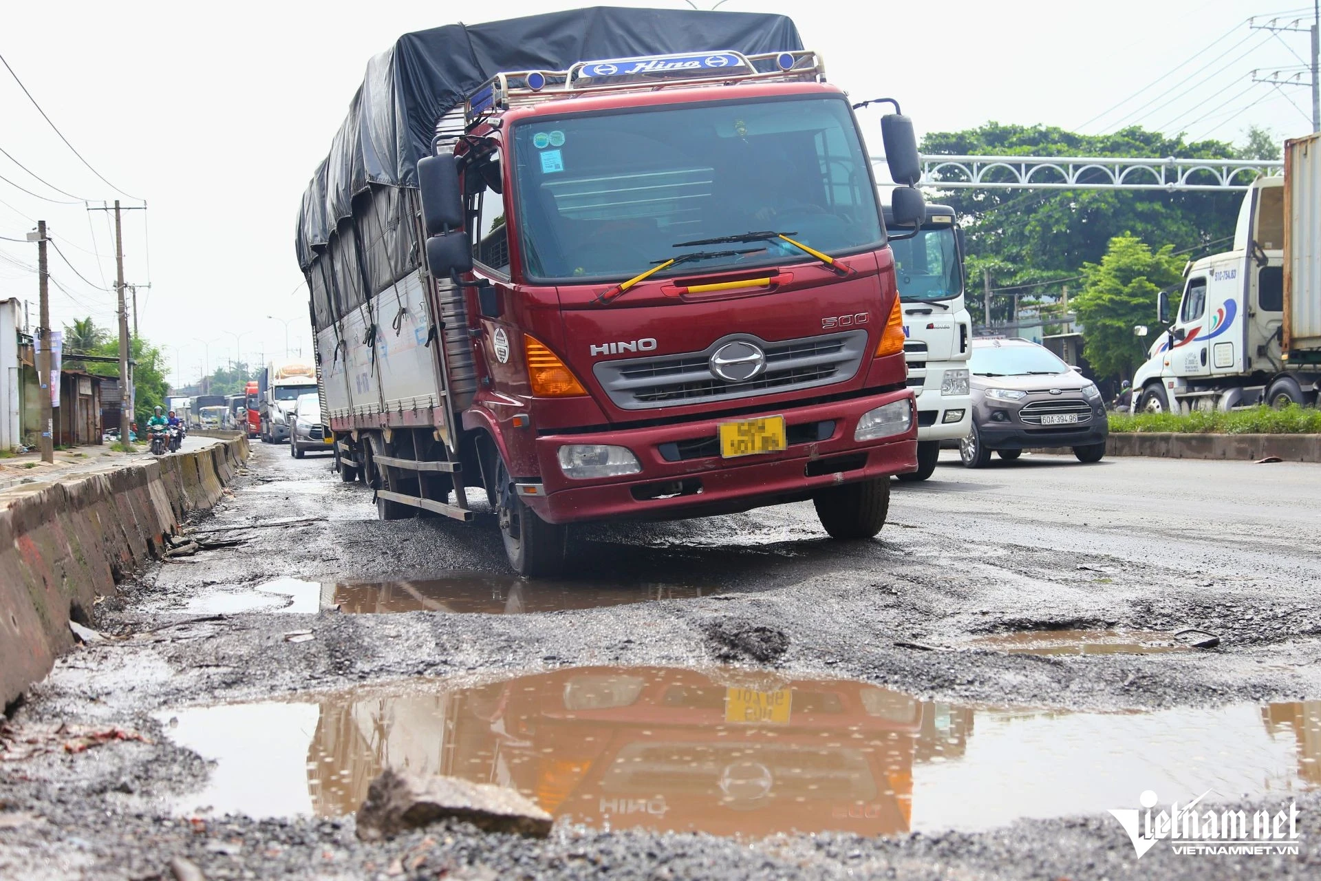 Ô tô chao đảo, tài xế run rẩy trên quốc lộ dày đặc ổ trâu, ô voi - Hình 8