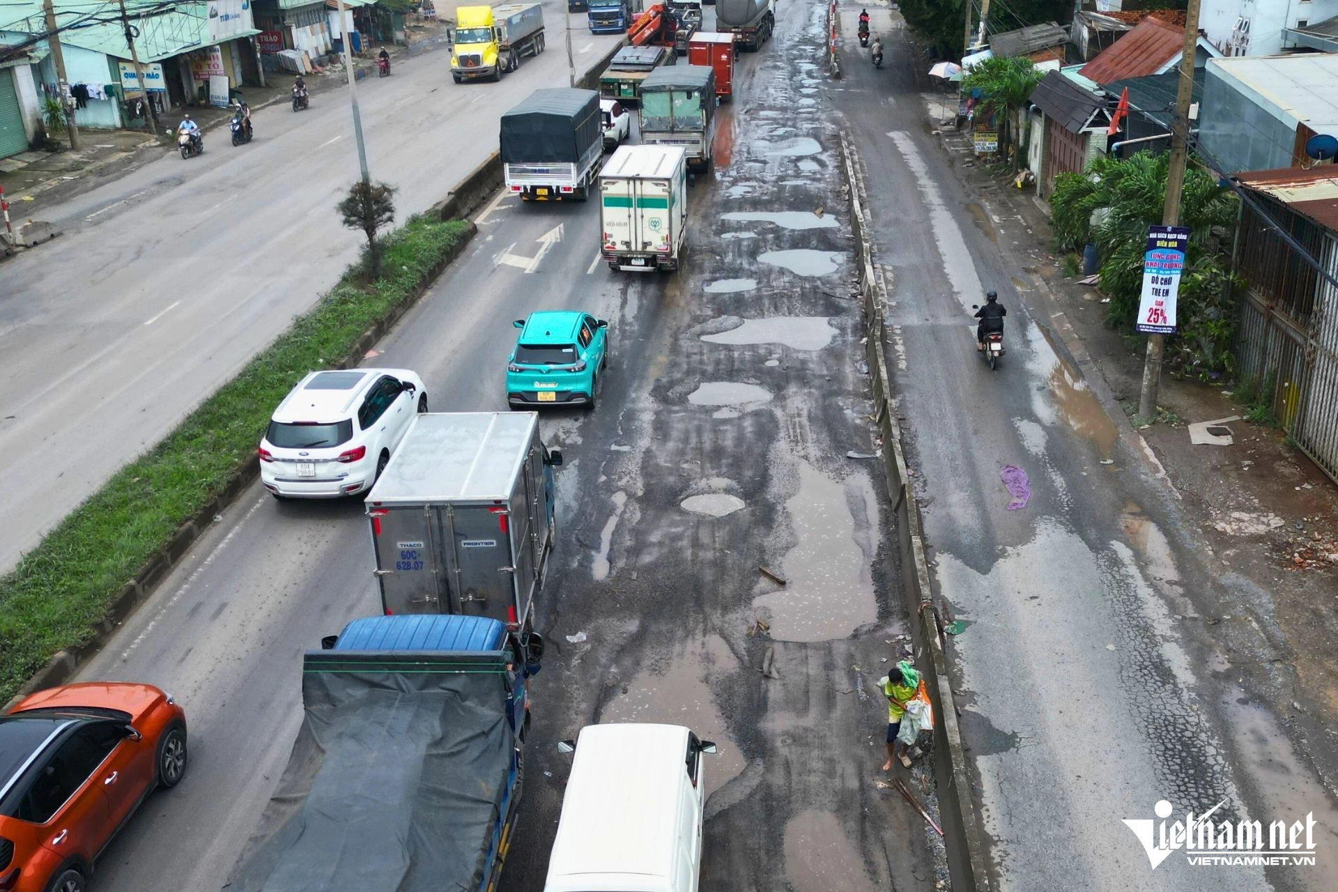Ô tô chao đảo, tài xế run rẩy trên quốc lộ dày đặc ổ trâu, ô voi - Hình 1